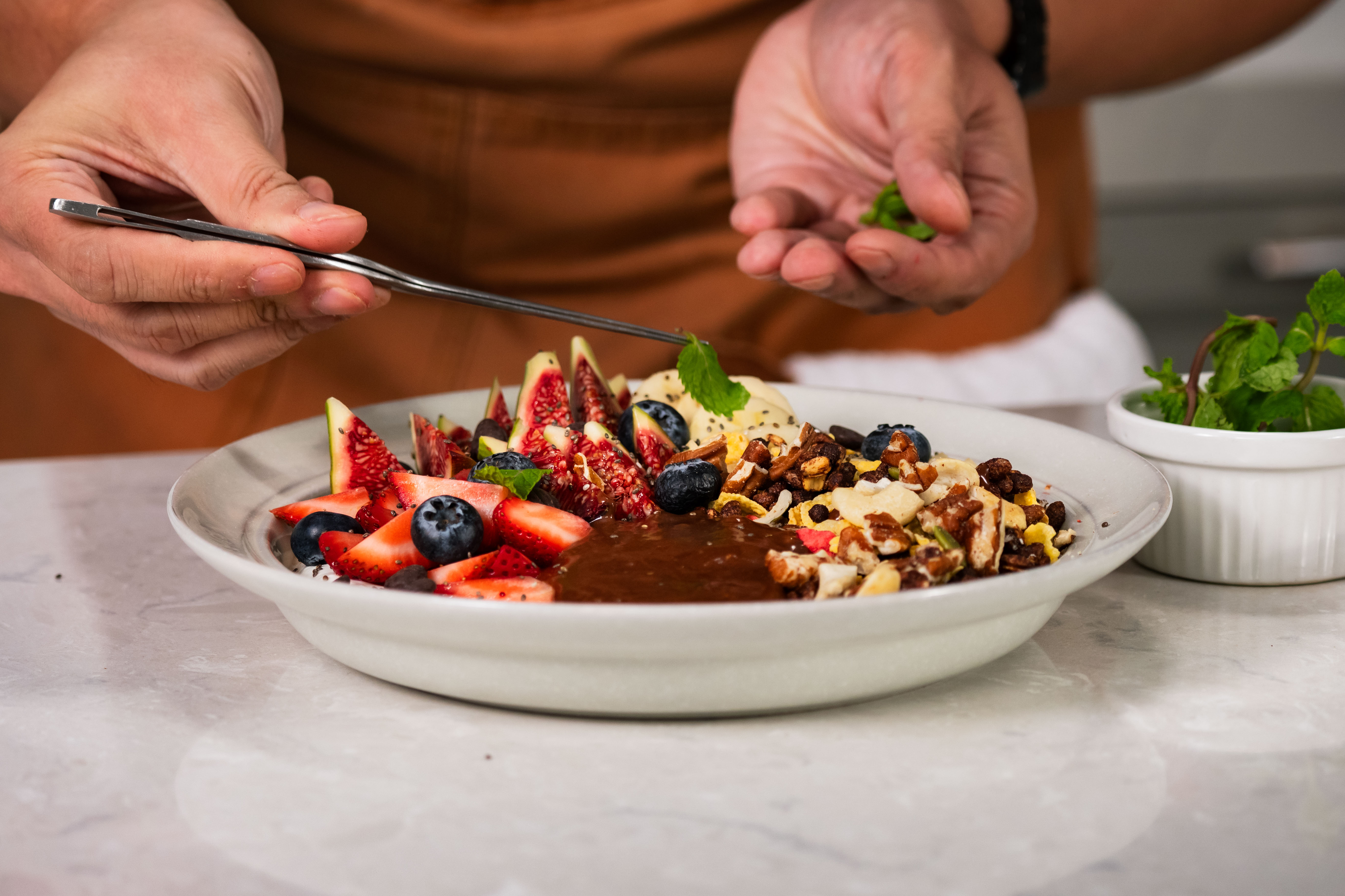 【居家好代謝食譜】超能蛋白莓果優格碗&可可杏仁醬 【居家好代謝食譜】超能蛋白莓果優格碗&可可杏仁醬